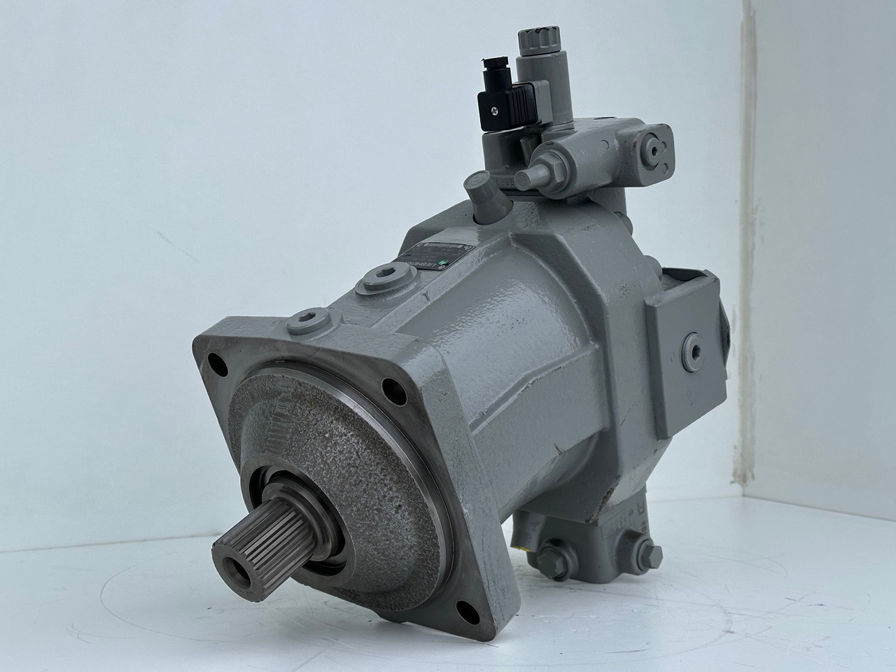 Liebherr Verstellmotor ID-Nr.510240108 - Hydromatik Rexroth Axialkolben-Verstellmotor Typ:A6VM140EP2D/63W-VZB017HB. #24338069# - Hidraulikus motor - Lánctalpas daru: 1 kép. Liebherr Verstellmotor ID-Nr.510240108 - Hydromatik Rexroth Axialkolben-Verstellmotor Typ:A6VM140EP2D/63W-VZB017HB. #24338069# - Hidraulikus motor - Lánctalpas daru: 1 kép.