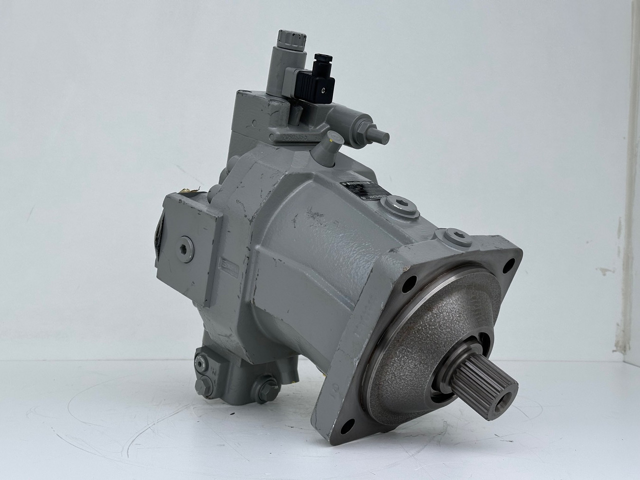 Liebherr Verstellmotor ID-Nr.510240108 - Hydromatik Rexroth Axialkolben-Verstellmotor Typ:A6VM140EP2D/63W-VZB017HB. #24338070# - Hidraulikus motor - Lánctalpas daru: 2 kép. Liebherr Verstellmotor ID-Nr.510240108 - Hydromatik Rexroth Axialkolben-Verstellmotor Typ:A6VM140EP2D/63W-VZB017HB. #24338070# - Hidraulikus motor - Lánctalpas daru: 2 kép.