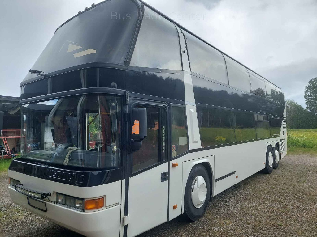 NEOPLAN Skyliner N122/3 - Távolsági busz: 2 kép. NEOPLAN Skyliner N122/3 - Távolsági busz: 2 kép.