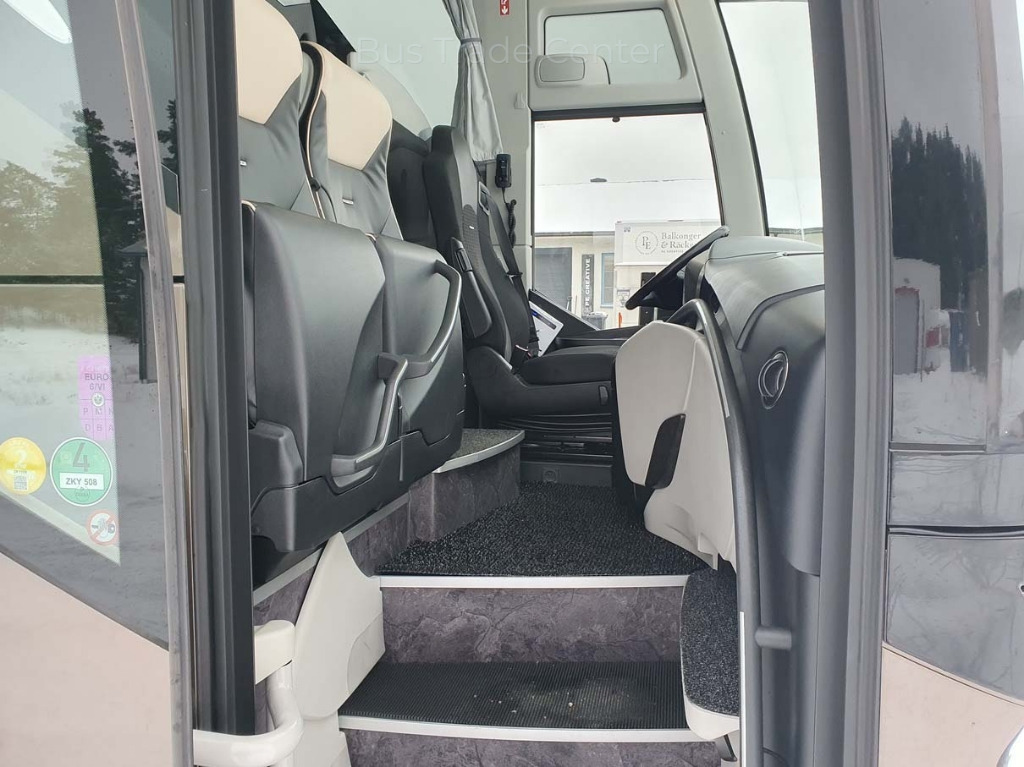 SETRA S 516 HDH - Távolsági busz: 5 kép. SETRA S 516 HDH - Távolsági busz: 5 kép.