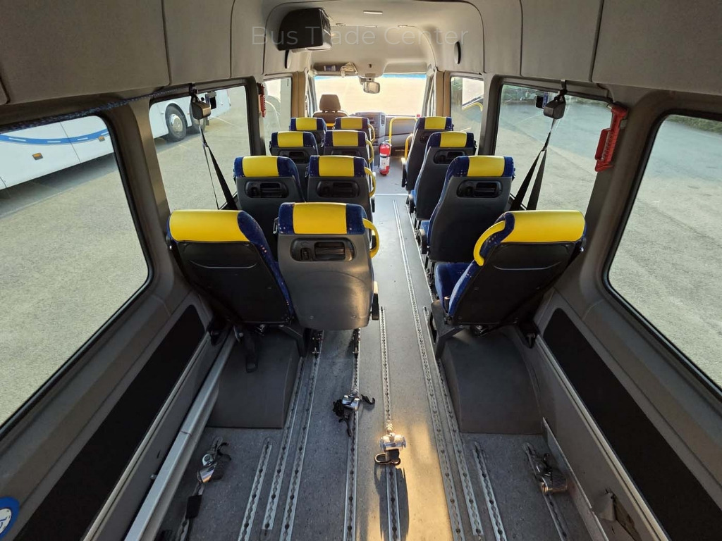 VOLKSWAGEN Crafter 50 LR // 2 units with lift - Minibusz, Kisbusz: 5 kép. VOLKSWAGEN Crafter 50 LR // 2 units with lift - Minibusz, Kisbusz: 5 kép.