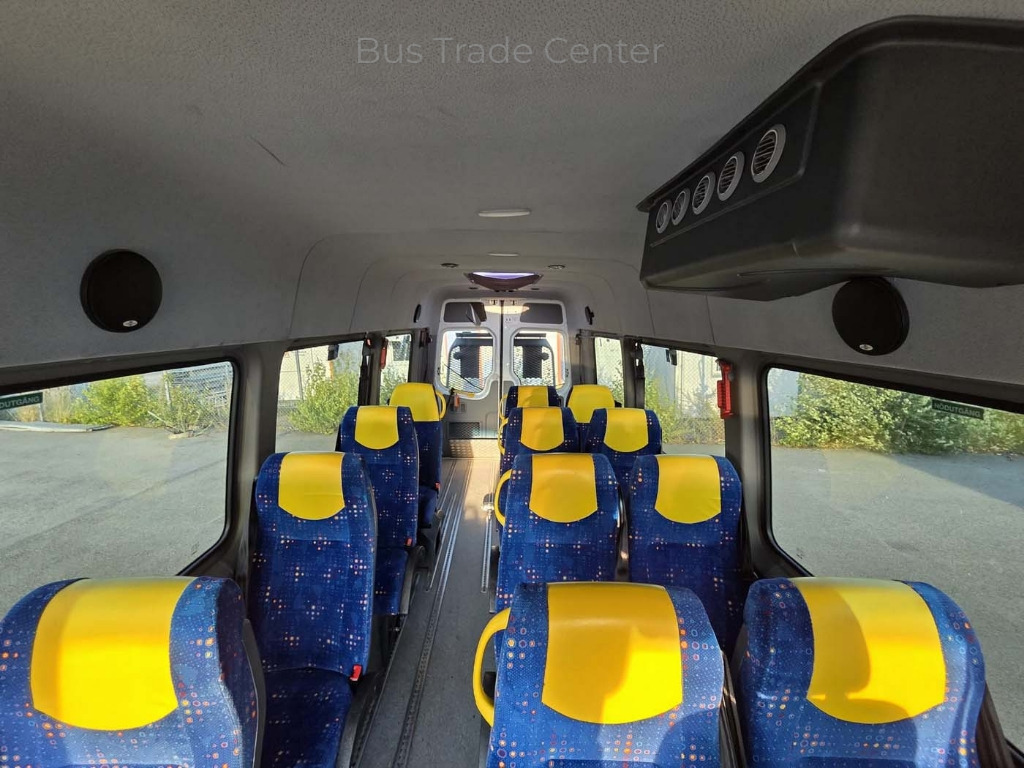 VOLKSWAGEN Crafter 50 LR // 2 units with lift - Minibusz, Kisbusz: 3 kép. VOLKSWAGEN Crafter 50 LR // 2 units with lift - Minibusz, Kisbusz: 3 kép.