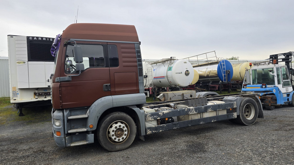 MAN TGA 18.430 4x2 (Nr. 6167) - Alvaz teherautó: 2 kép. MAN TGA 18.430 4x2 (Nr. 6167) - Alvaz teherautó: 2 kép.