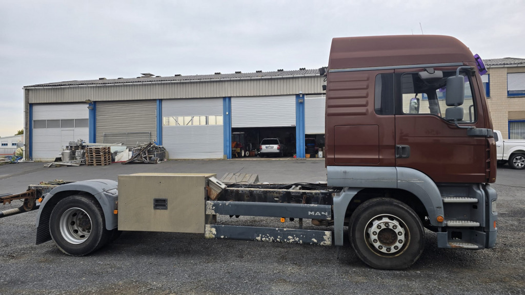 MAN TGA 18.430 4x2 (Nr. 6167) - Alvaz teherautó: 4 kép. MAN TGA 18.430 4x2 (Nr. 6167) - Alvaz teherautó: 4 kép.