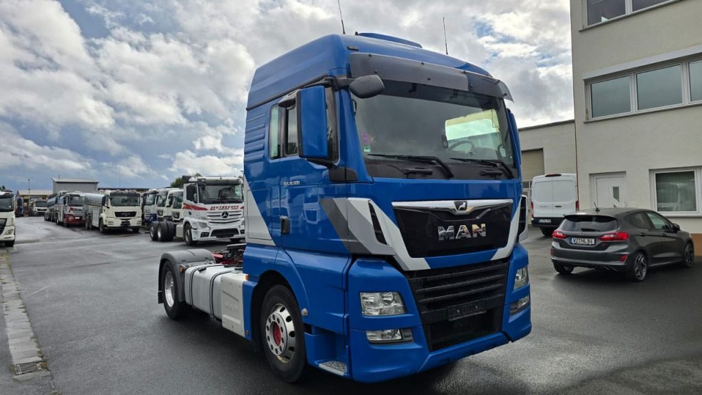 MAN TGX 18.500 (Nr. 5866) - Nyergesvontató: 2 kép. MAN TGX 18.500 (Nr. 5866) - Nyergesvontató: 2 kép.