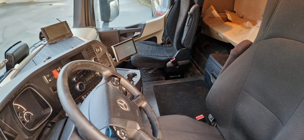 Mercedes Benz Actros 1842 4x2 (Nr. 5952) - Nyergesvontató: 4 kép. Mercedes Benz Actros 1842 4x2 (Nr. 5952) - Nyergesvontató: 4 kép.