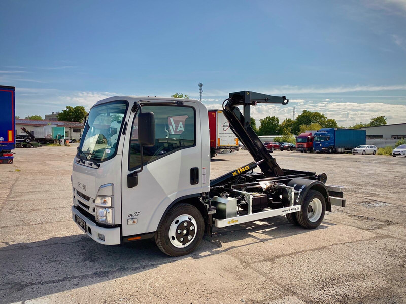 Isuzu M27 - Horgos rakodó teherautó: 2 kép. Isuzu M27 - Horgos rakodó teherautó: 2 kép.
