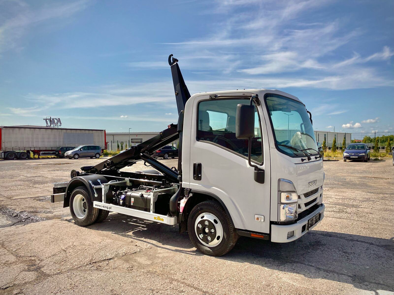 Isuzu M27 - Horgos rakodó teherautó: 3 kép. Isuzu M27 - Horgos rakodó teherautó: 3 kép.