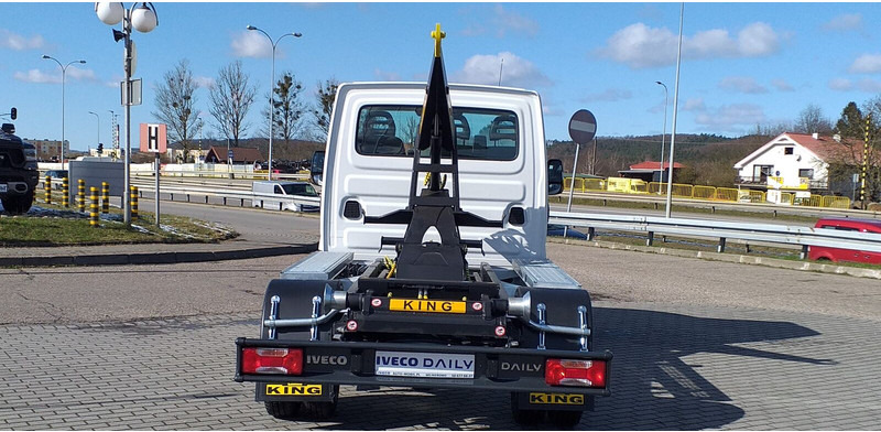 Iveco 50C18 + KING HZ-4R Hakowiec / Hooklift / Abrollkipper - Horgos rakodó teherautó: 1 kép. Iveco 50C18 + KING HZ-4R Hakowiec / Hooklift / Abrollkipper - Horgos rakodó teherautó: 1 kép.