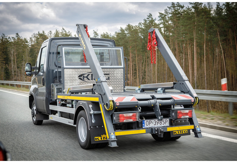 Iveco Daily 70C18 + KING Bramowiec / Skiploader / Absetzkipper - Konténerszállító: 1 kép. Iveco Daily 70C18 + KING Bramowiec / Skiploader / Absetzkipper - Konténerszállító: 1 kép.