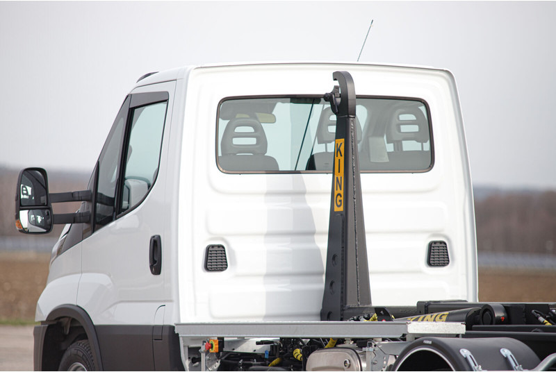 Iveco Daily 70C18 - Horgos rakodó teherautó: 3 kép. Iveco Daily 70C18 - Horgos rakodó teherautó: 3 kép.