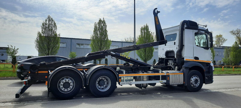 Mercedes-Benz Actros 2542 KING HZ-20R - Horgos rakodó teherautó: 2 kép. Mercedes-Benz Actros 2542 KING HZ-20R - Horgos rakodó teherautó: 2 kép.