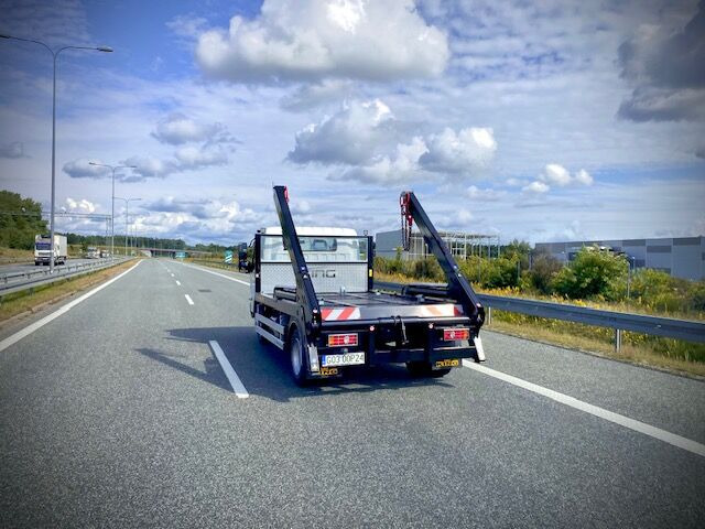 Mitsubishi Fuso 9C18 bramowiec BR6 - Konténerszállító: 4 kép. Mitsubishi Fuso 9C18 bramowiec BR6 - Konténerszállító: 4 kép.