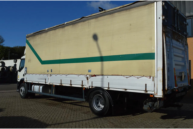 DAF CF 250 * EURO3 * MANUAL * 4X2 * - Ponyvás teherautó: 3 kép. DAF CF 250 * EURO3 * MANUAL * 4X2 * - Ponyvás teherautó: 3 kép.