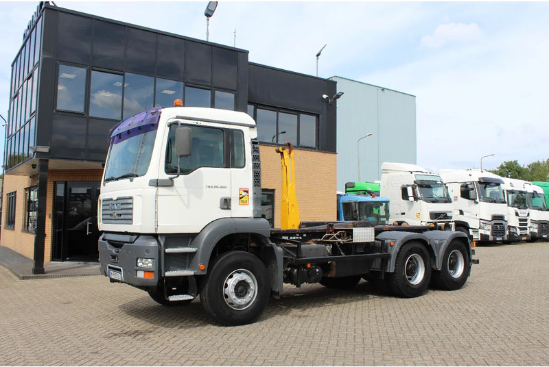 MAN TGA 26.360 * 6X4 * EURO 3 * - Teherautó - kábelrendszer: 1 kép. MAN TGA 26.360 * 6X4 * EURO 3 * - Teherautó - kábelrendszer: 1 kép.