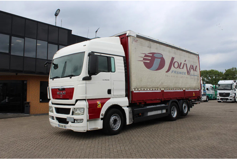 MAN TGX 26.440 * EURO5 * 6X2 * LIFT AXLE * - Ponyvás teherautó: 2 kép. MAN TGX 26.440 * EURO5 * 6X2 * LIFT AXLE * - Ponyvás teherautó: 2 kép.