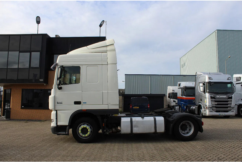 DAF XF 105.460 * EURO5 EEV * 4X2 * - Nyergesvontató: 2 kép. DAF XF 105.460 * EURO5 EEV * 4X2 * - Nyergesvontató: 2 kép.