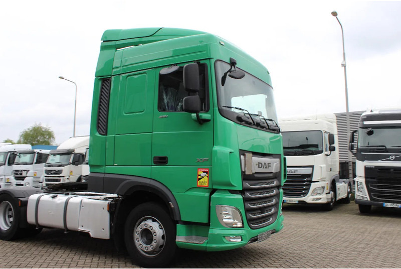 DAF XF 106.480 * EURO6 * 2 TANK * - Nyergesvontató: 5 kép. DAF XF 106.480 * EURO6 * 2 TANK * - Nyergesvontató: 5 kép.
