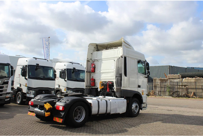 DAF XF 460 * RETARDER * 2 TANK * 4X2 * - Nyergesvontató: 4 kép. DAF XF 460 * RETARDER * 2 TANK * 4X2 * - Nyergesvontató: 4 kép.