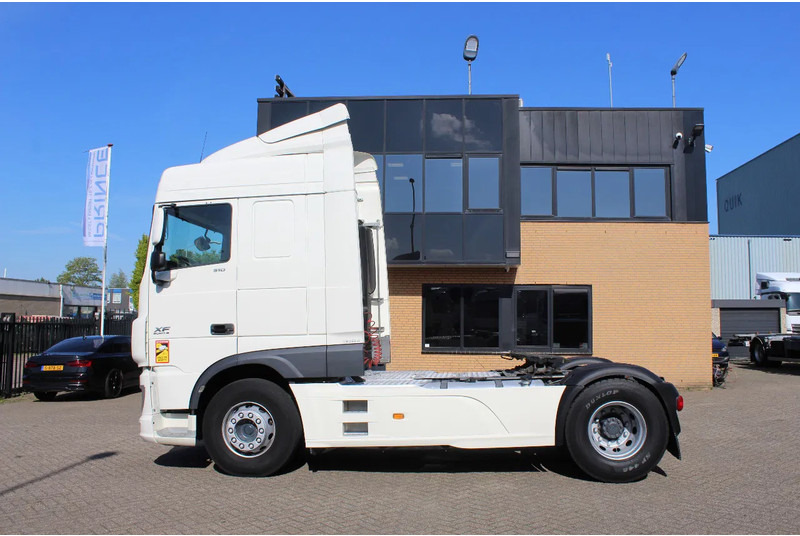 DAF XF 510 * RETARDER * 4X2 * ADR * - Nyergesvontató: 2 kép. DAF XF 510 * RETARDER * 4X2 * ADR * - Nyergesvontató: 2 kép.