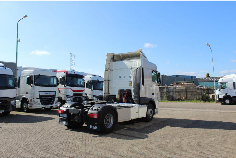DAF XF 510 * RETARDER * 4X2 * ADR * - Nyergesvontató: 4 kép. DAF XF 510 * RETARDER * 4X2 * ADR * - Nyergesvontató: 4 kép.