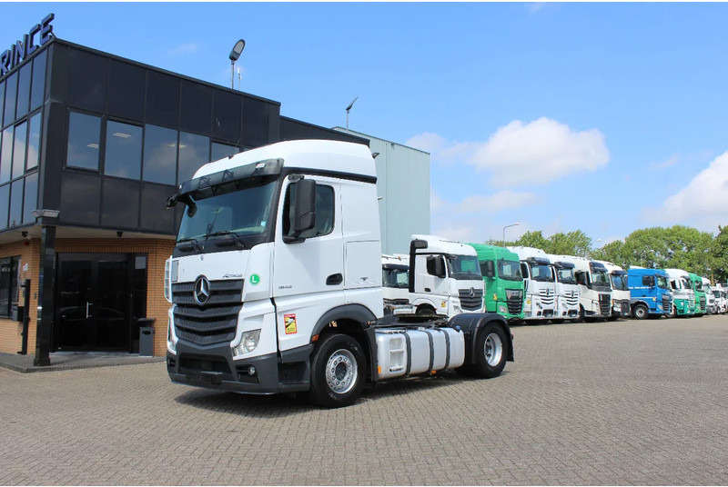 Mercedes-Benz Actros 1845 * 4X2 * EURO6 * - Nyergesvontató: 1 kép. Mercedes-Benz Actros 1845 * 4X2 * EURO6 * - Nyergesvontató: 1 kép.