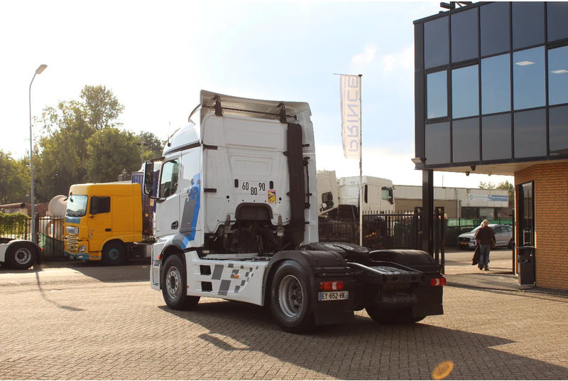 Mercedes-Benz Actros 1853 * RETARDER * 4X2 * - Nyergesvontató: 4 kép. Mercedes-Benz Actros 1853 * RETARDER * 4X2 * - Nyergesvontató: 4 kép.
