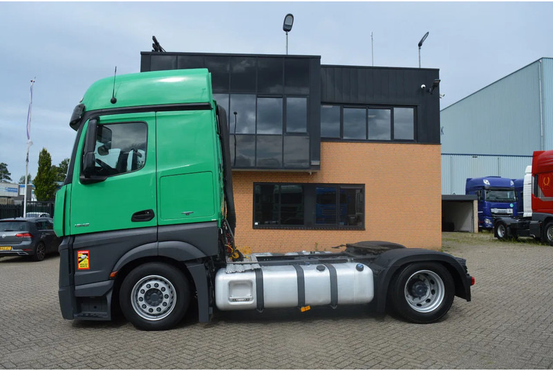 Mercedes-Benz Actros 1942 * 4x2 * 2 TANK * MEGA * - Nyergesvontató: 4 kép. Mercedes-Benz Actros 1942 * 4x2 * 2 TANK * MEGA * - Nyergesvontató: 4 kép.