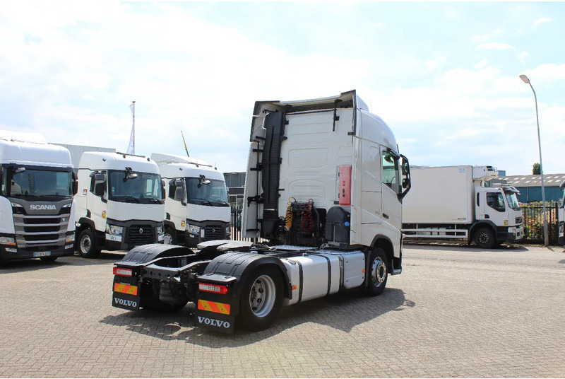 Volvo FH 13.500 * EURO6 * 4X2 * - Nyergesvontató: 4 kép. Volvo FH 13.500 * EURO6 * 4X2 * - Nyergesvontató: 4 kép.