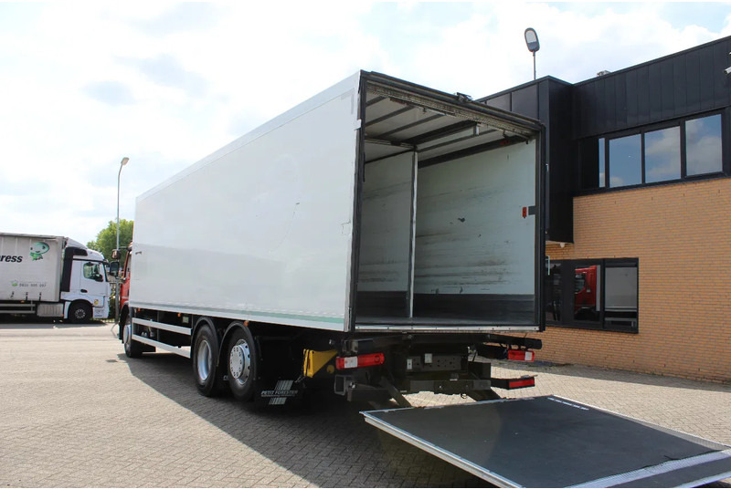 Renault D * WIDE 26 * CARRIER * 6X2 LIFT * - Hűtős teherautó: 4 kép. Renault D * WIDE 26 * CARRIER * 6X2 LIFT * - Hűtős teherautó: 4 kép.