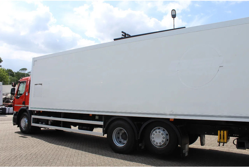 Renault D * WIDE 26 * CARRIER * 6X2 LIFT * - Hűtős teherautó: 3 kép. Renault D * WIDE 26 * CARRIER * 6X2 LIFT * - Hűtős teherautó: 3 kép.