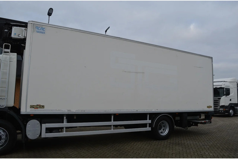 Volvo * EURO5 * CARRIER SUPRA 950MT * 4X2 * - Hűtős teherautó: 3 kép. Volvo * EURO5 * CARRIER SUPRA 950MT * 4X2 * - Hűtős teherautó: 3 kép.