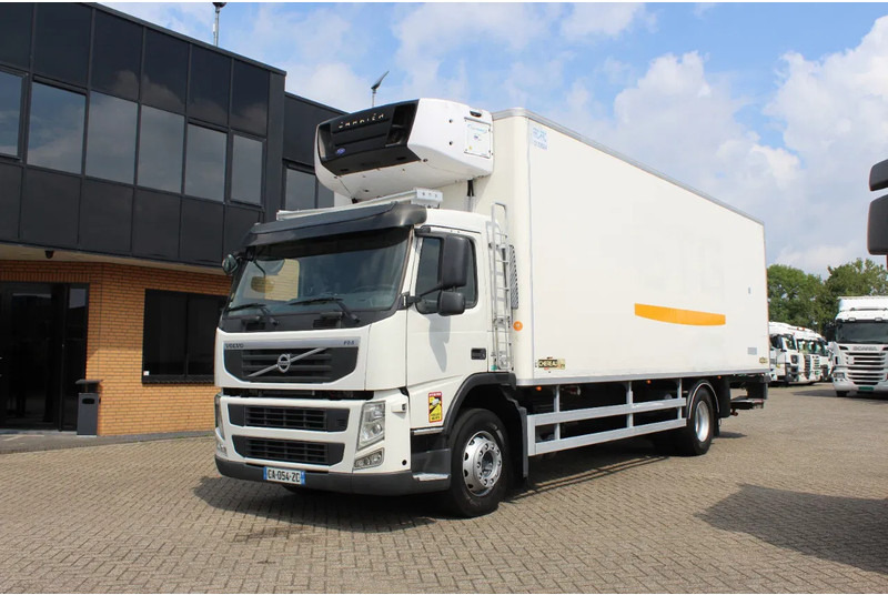 Volvo FM 330 * EURO5 * CARRIER SUPRA SILENT MT * - Hűtős teherautó: 1 kép. Volvo FM 330 * EURO5 * CARRIER SUPRA SILENT MT * - Hűtős teherautó: 1 kép.