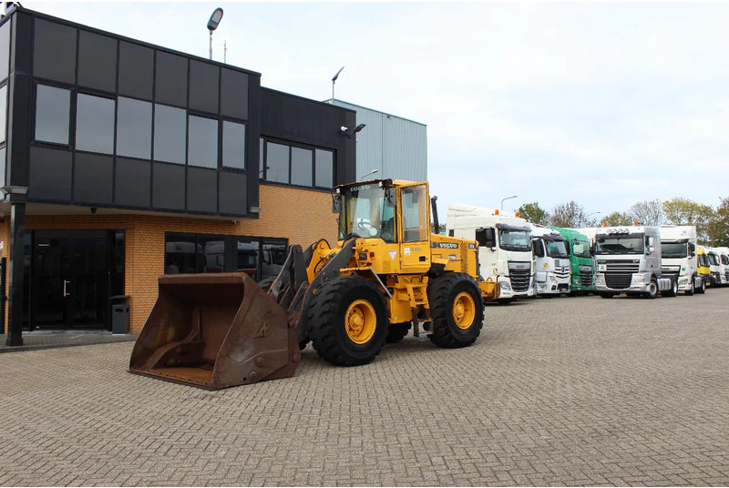 Volvo L70D - Gumikerekes homlokrakodó: 1 kép. Volvo L70D - Gumikerekes homlokrakodó: 1 kép.