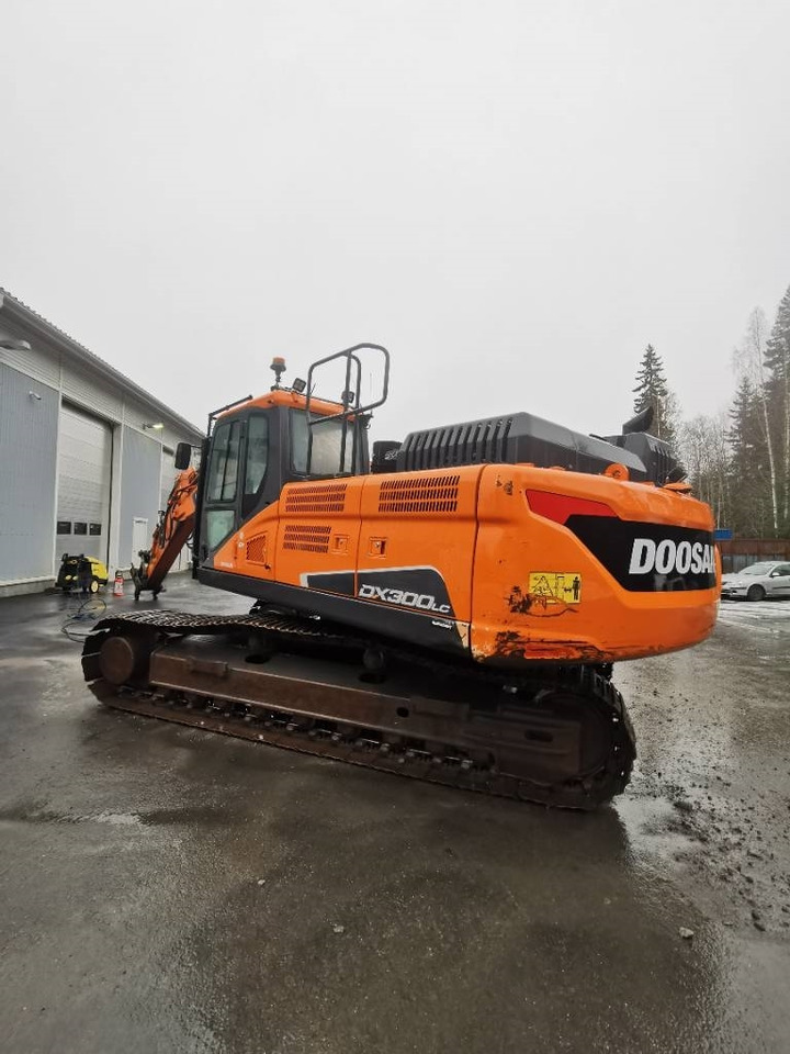 Doosan DX 300 LC-5 - Lánctalpas kotró: 3 kép. Doosan DX 300 LC-5 - Lánctalpas kotró: 3 kép.