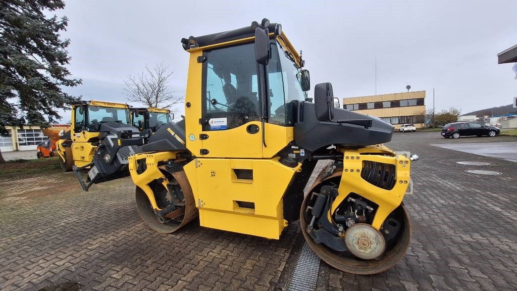 Bomag BW 154 AP-4i AM - Úthenger: 2 kép. Bomag BW 154 AP-4i AM - Úthenger: 2 kép.