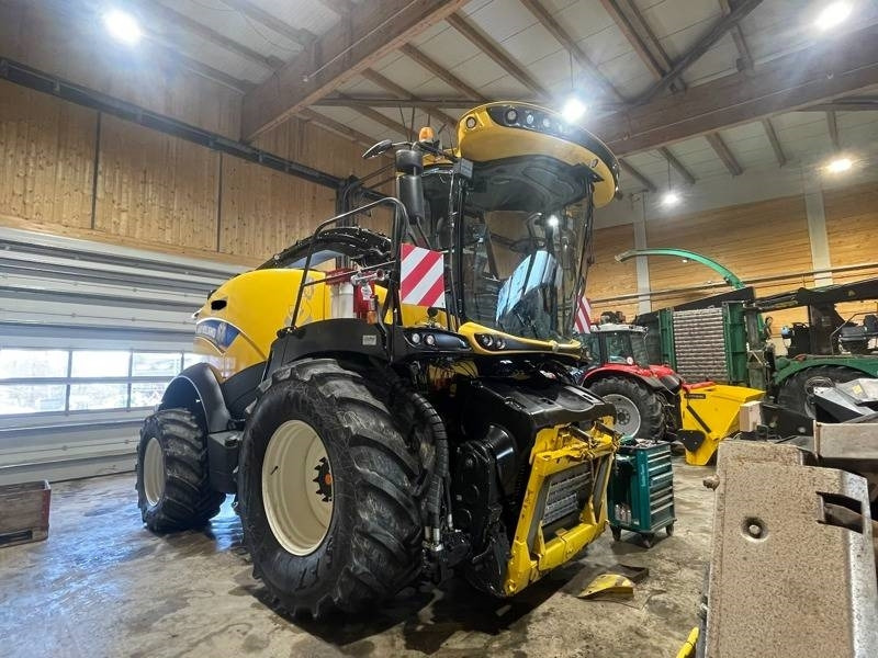 New Holland FR 650 - Önjáró szecskázógép: 3 kép. New Holland FR 650 - Önjáró szecskázógép: 3 kép.