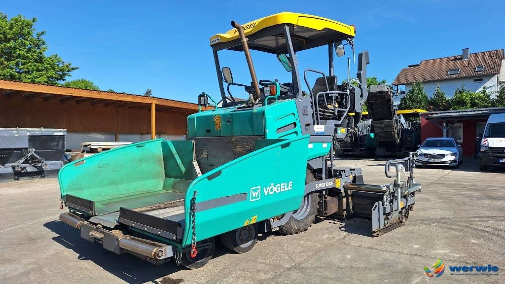 Vögele SUPER 1303-3i - Útburkológép: 1 kép. Vögele SUPER 1303-3i - Útburkológép: 1 kép.