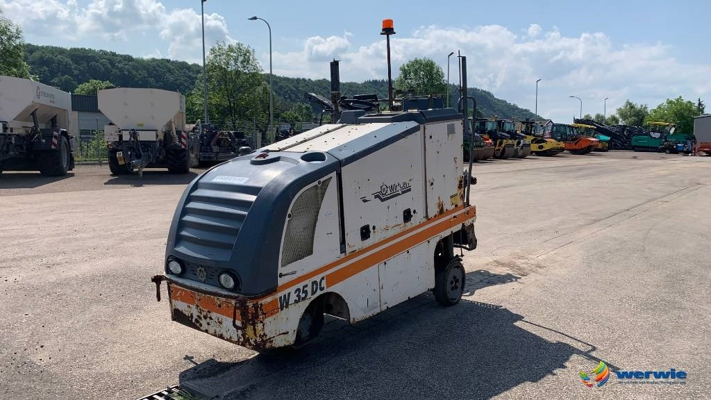 Wirtgen W 35 DC / FB500 - Aszfaltmaró: 4 kép. Wirtgen W 35 DC / FB500 - Aszfaltmaró: 4 kép.