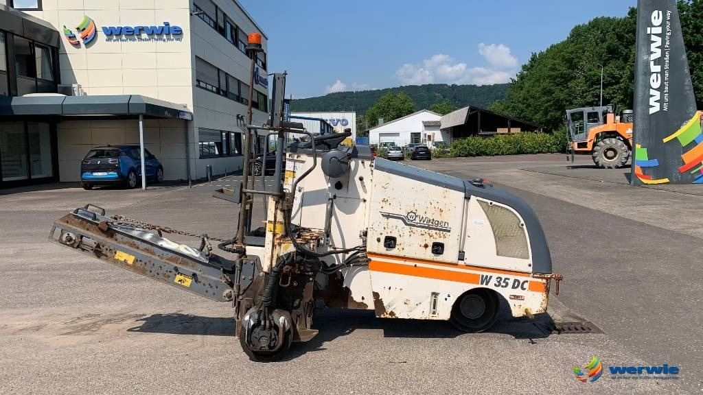 Wirtgen W 35 DC / FB500 - Aszfaltmaró: 1 kép. Wirtgen W 35 DC / FB500 - Aszfaltmaró: 1 kép.