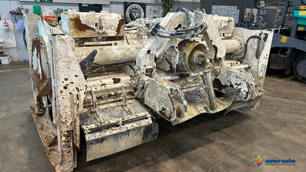 Wirtgen WS 250 - Aszfaltozó gép: 4 kép. Wirtgen WS 250 - Aszfaltozó gép: 4 kép.