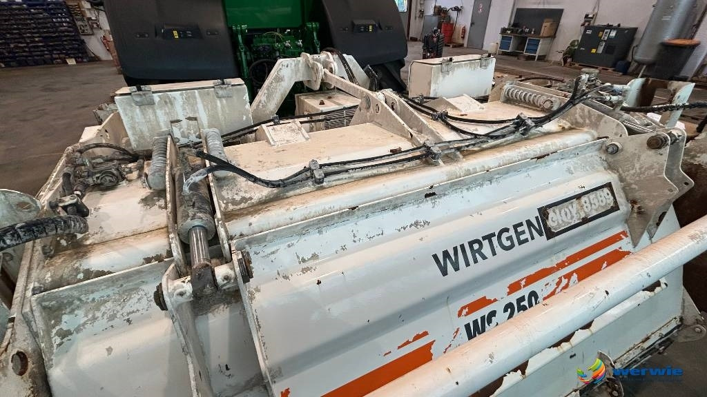 Wirtgen WS 250 - Aszfaltozó gép: 5 kép. Wirtgen WS 250 - Aszfaltozó gép: 5 kép.