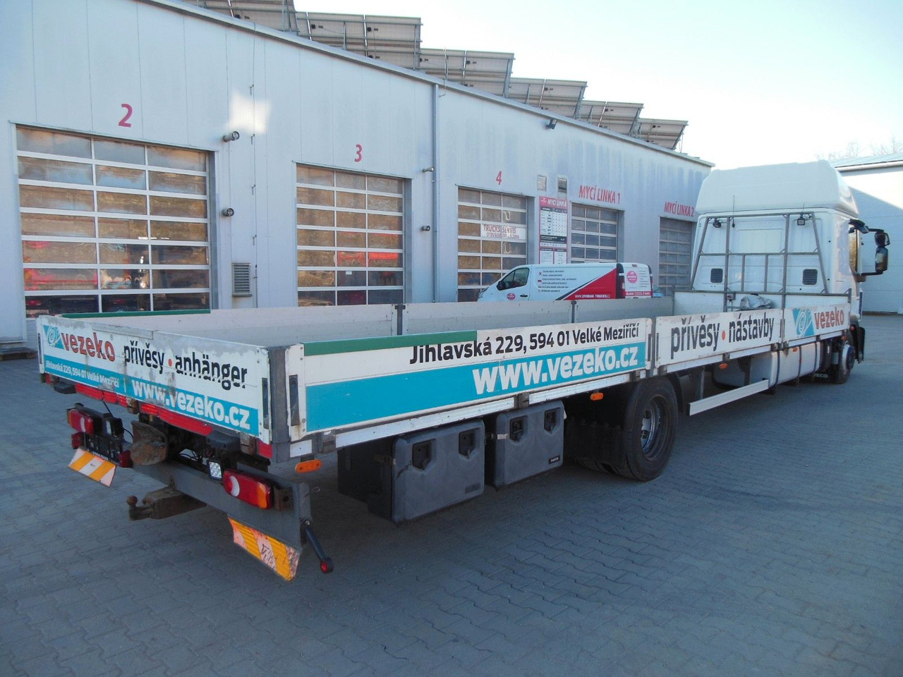 Iveco EUROCARGO 120E25, VOLL LUFT, PRITSCHE 9,1 M!!! - Platós teherautó: 3 kép. Iveco EUROCARGO 120E25, VOLL LUFT, PRITSCHE 9,1 M!!! - Platós teherautó: 3 kép.