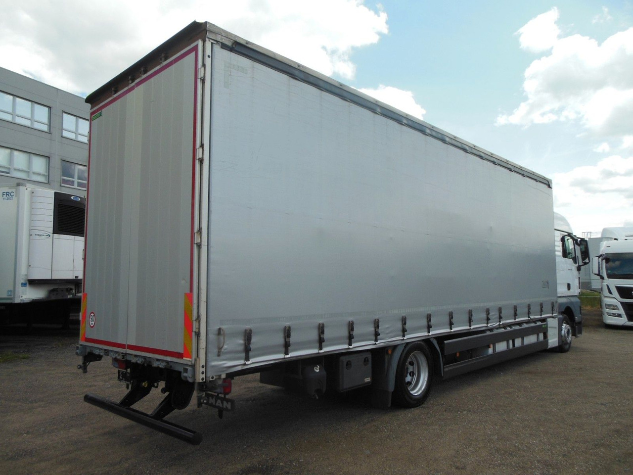MAN TGX 18.460, XLX, VOLL LUFT, PRITSCHE 9,2M, TOP!! - Ponyvás teherautó: 3 kép. MAN TGX 18.460, XLX, VOLL LUFT, PRITSCHE 9,2M, TOP!! - Ponyvás teherautó: 3 kép.