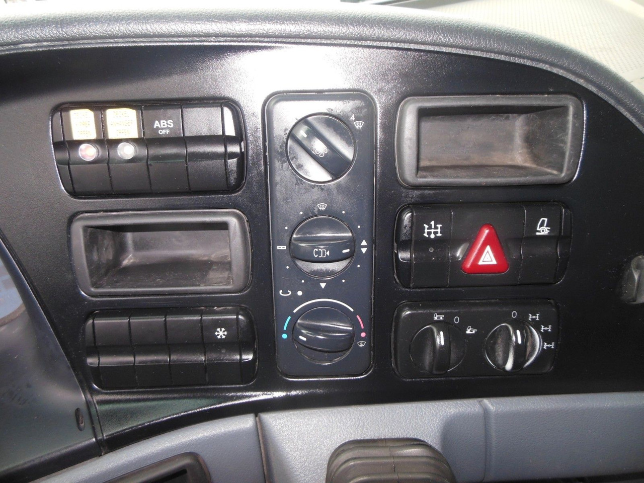 Billenőplatós teherautó Mercedes-Benz ACTROS 4144, 8X6, 3 PEDALE, MEILLER, BODRMATIC: 24 kép.
