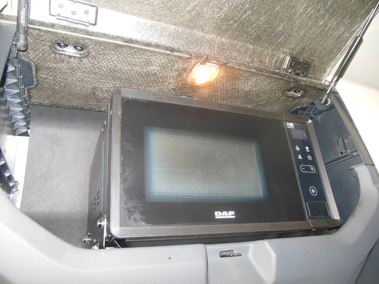 Nyergesvontató DAF XG 480, KIPPHYDRAULIK, STANDKLIMA, WIE NEUE!!!: 27 kép. Nyergesvontató DAF XG 480, KIPPHYDRAULIK, STANDKLIMA, WIE NEUE!!!: 27 kép.