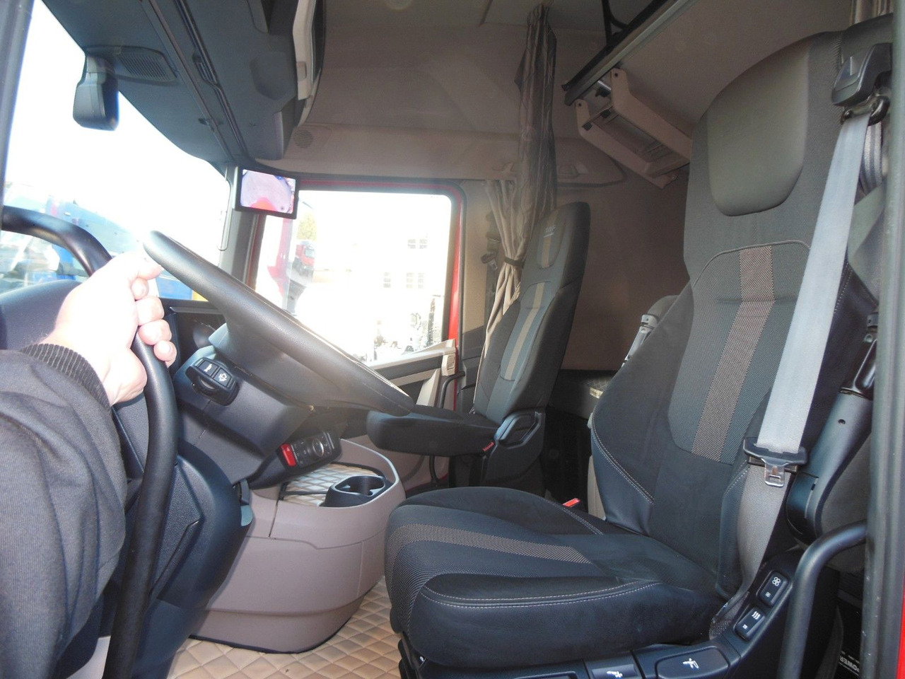 Nyergesvontató DAF XG 480, KIPPHYDRAULIK, STANDKLIMA, WIE NEUE!!!: 14 kép. Nyergesvontató DAF XG 480, KIPPHYDRAULIK, STANDKLIMA, WIE NEUE!!!: 14 kép.