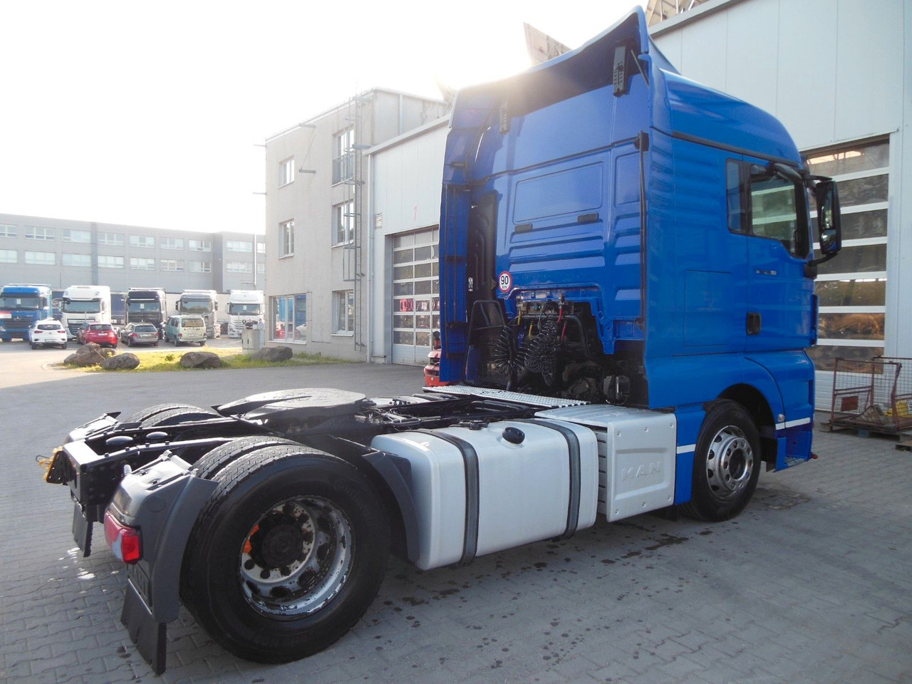 MAN TGX 18.480 BLS, MANUELL, STANDART - Nyergesvontató: 3 kép. MAN TGX 18.480 BLS, MANUELL, STANDART - Nyergesvontató: 3 kép.