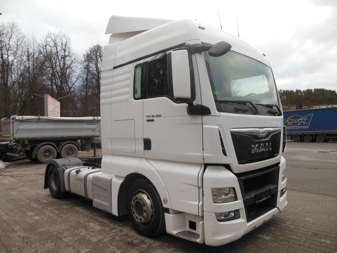 MAN TGX 18.480 LLS-U, LOWDECK + KRONE MEGA MAN TGX 18.480 LLS-U, LOWDECK - Nyergesvontató: 2 kép. MAN TGX 18.480 LLS-U, LOWDECK + KRONE MEGA MAN TGX 18.480 LLS-U, LOWDECK - Nyergesvontató: 2 kép.