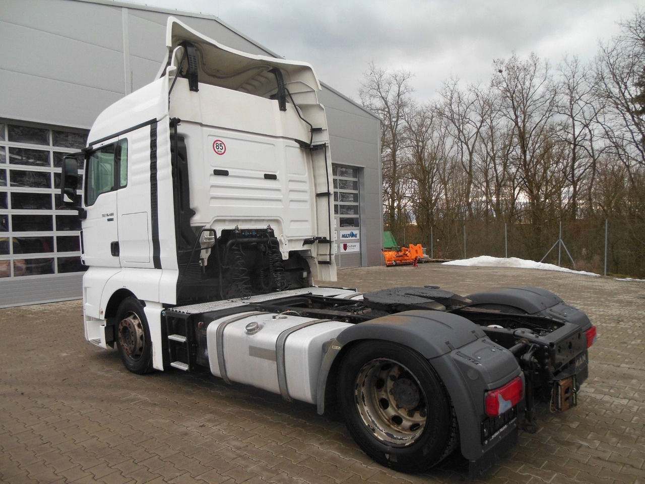 MAN TGX 18.480 LLS-U, LOWDECK + KRONE MEGA MAN TGX 18.480 LLS-U, LOWDECK - Nyergesvontató: 4 kép. MAN TGX 18.480 LLS-U, LOWDECK + KRONE MEGA MAN TGX 18.480 LLS-U, LOWDECK - Nyergesvontató: 4 kép.